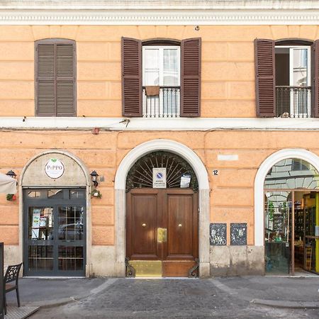 Iflat A Sparkle Of Red In Trastevere Roma Esterno foto