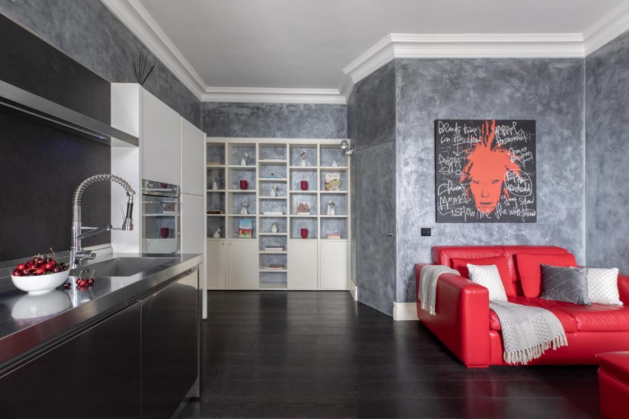 Iflat A Sparkle Of Red In Trastevere Roma Esterno foto