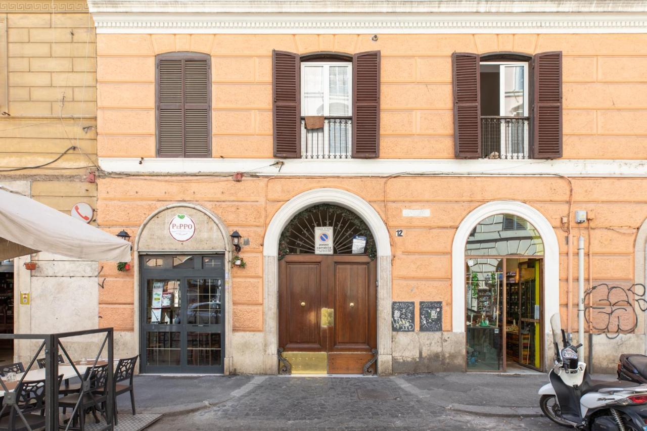Iflat A Sparkle Of Red In Trastevere Roma Esterno foto