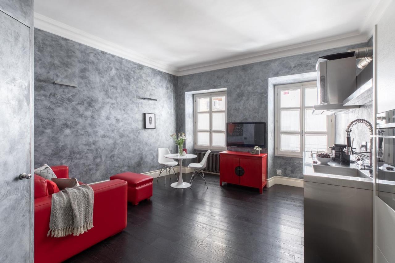 Iflat A Sparkle Of Red In Trastevere Roma Esterno foto